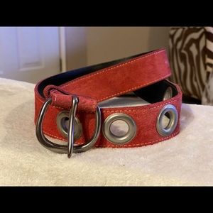 Pink belt. Size M. Slight signs of wear.